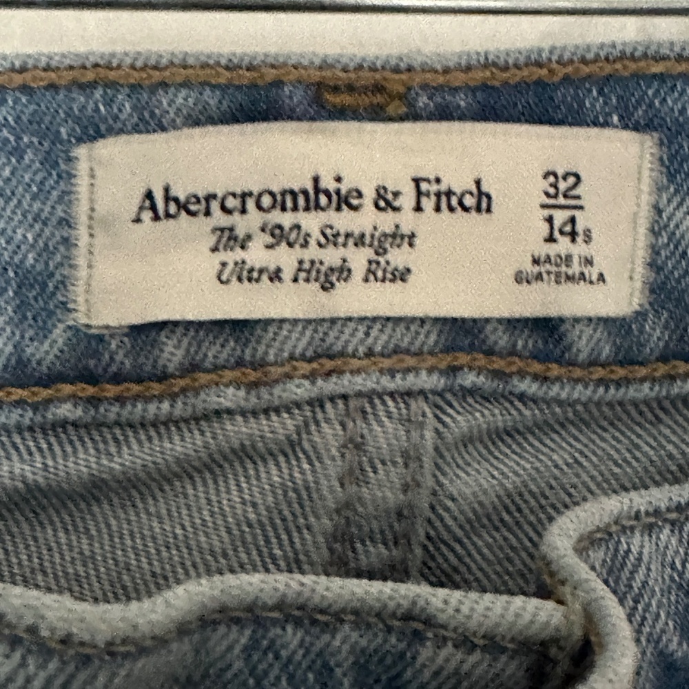 Abercrombie & Fitch The 90's Straight Ultra High Rise Size 32 14S Light Wash - Picture 6 of 7